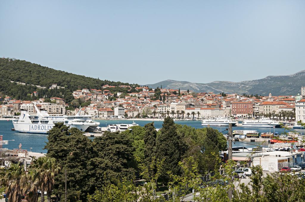 Mihaela * Split