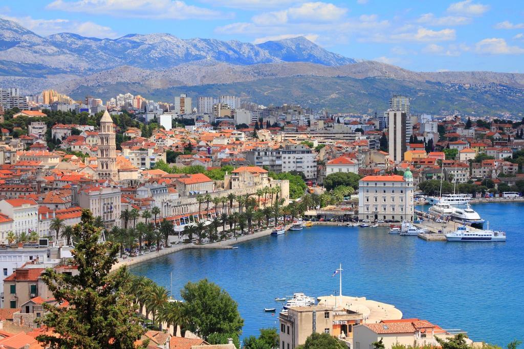Mihaela * Split